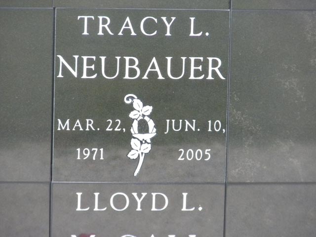 Tracy L (Moore) Neubauer